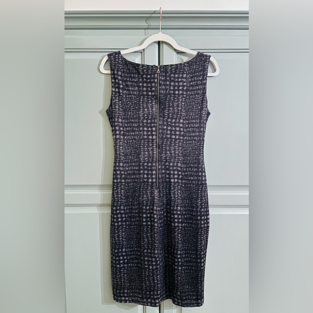 Periphery Sleeveless Dress - Picture 2 of 2